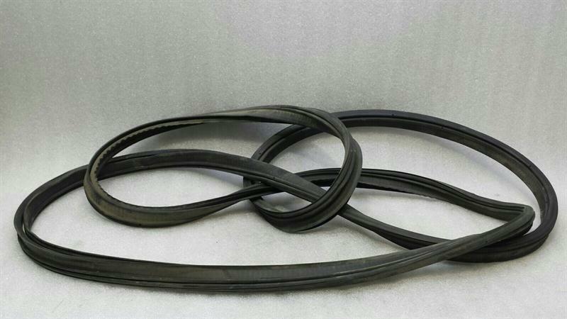 Chevrolet Corvette C6 Lift Gate Seal 20869139 Tailgate Seals