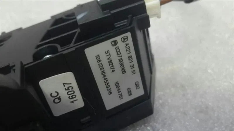 Mercedes S W221 Right Door Lock Switch A2218213151 Central Locking Switch