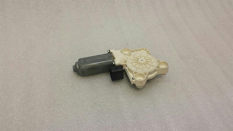 Mercedes E Class W211 door window engine A2118202342 power window motor