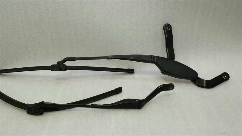 Mercedes CLS W219 RHD Wiper Arm A2118201444 Right Handlebar Set