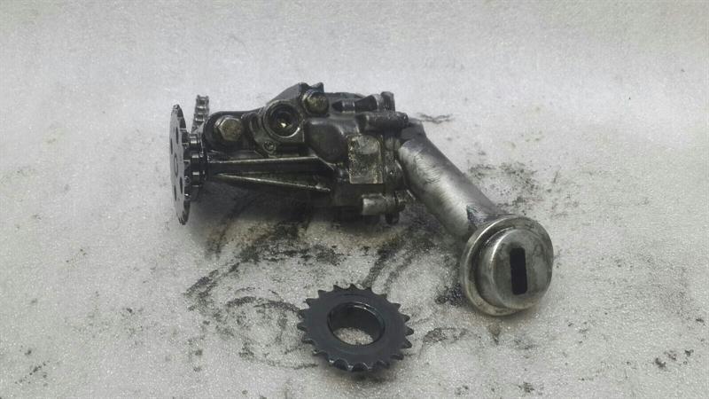 Mercedes A Class W176 Oil Pump A6071800301 Oil Pump Oil Auxiliary Pump OM607