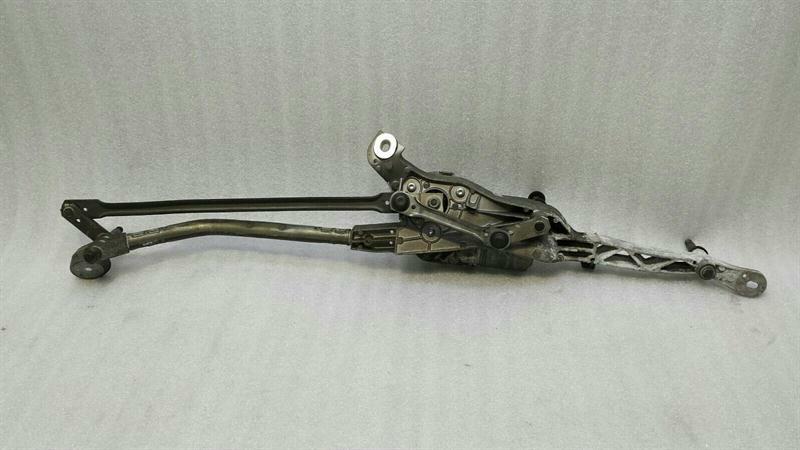 Mercedes CLS W218 W212 front wiper engine A2128201340 wiper engine front