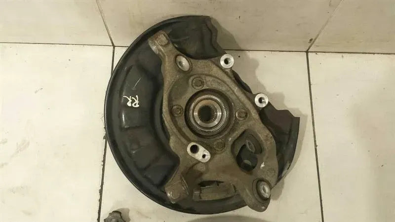MERCEDES C63 AMG W204 SUSPENSION A2043503208 Wheel Bearing Housing Rear Right AXLE