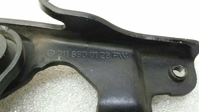 Mercedes CLS W219 Bonnet Hinge A2118800128 Hood Hinge Set W211