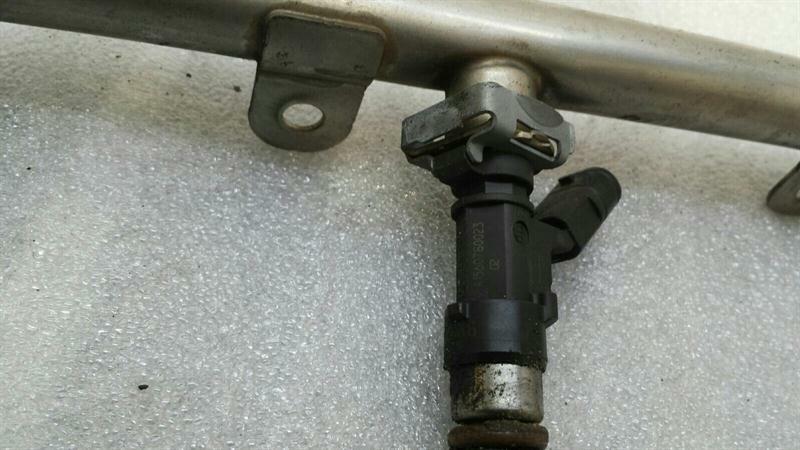 MERCEDES CLS63 AMG W219 Fuel Rail A1560701795 Fuel Injection Moulding Distributor M156 V8