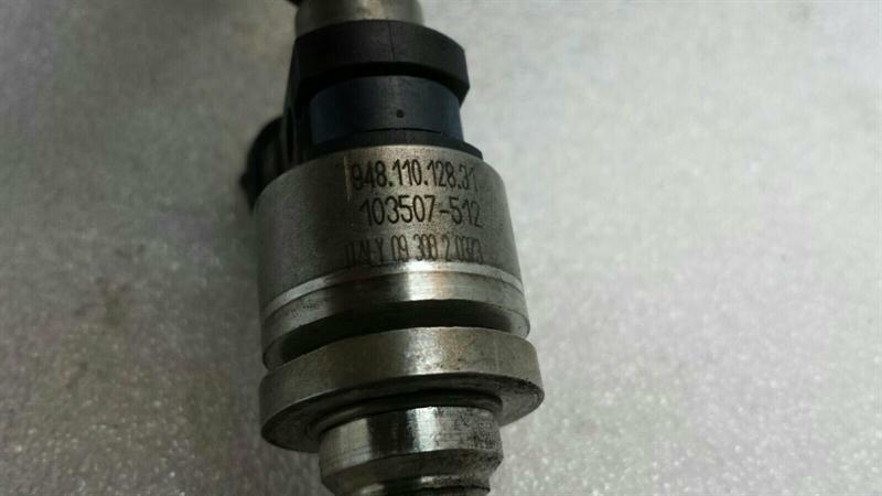 Porsche Panamera 970 958 Fuel Injector 94811012831 Fuel Injector 4.8 V8