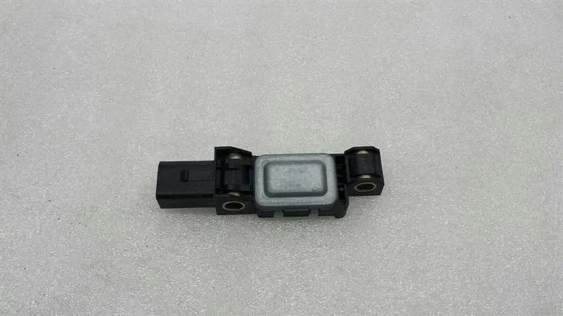 Audi A8 8E crash sensor 4B0959643C impact sensor sides