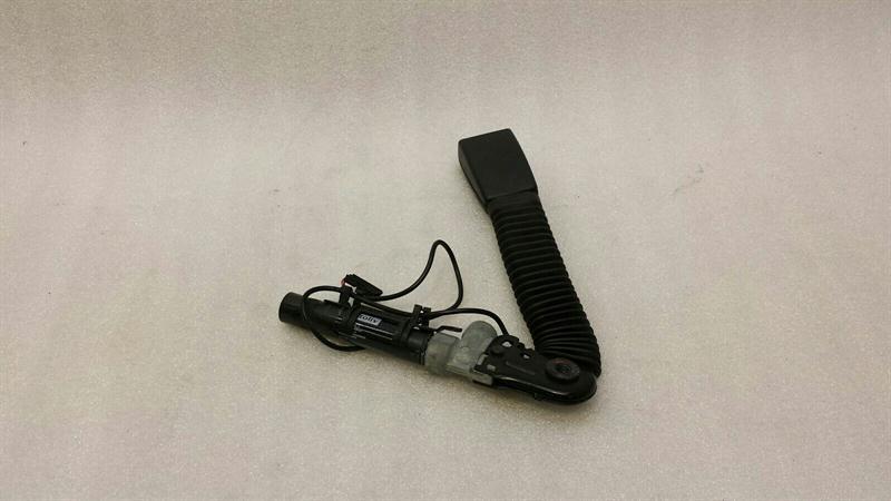 BMW 5 Series E60 Right Front Seatbelt Tensioner 6982520 Front Seat Belt Tensioner RE