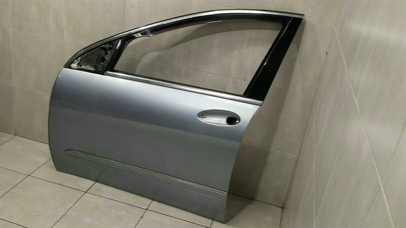 Mercedes R Class W251 Left Front Door A2517200105 Door Front Left