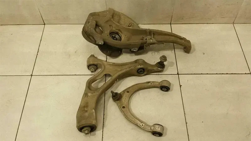 Porsche Cayenne 958 Left Front Hub 7P0407245A Wheel Bearing Housing Front Left