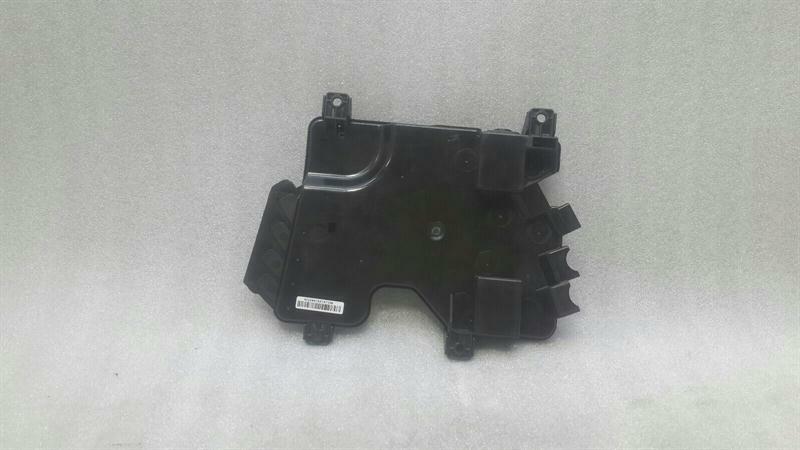 Mercedes S-Class W222 Fuse Box A2225402750 Fuse Box