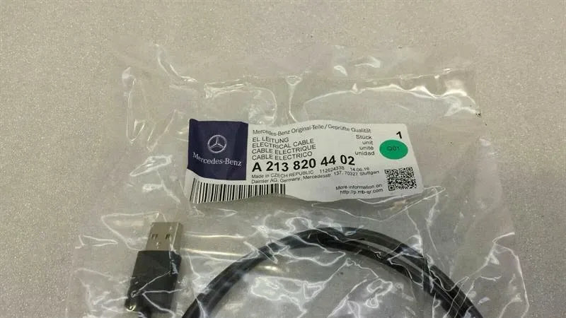 Mercedes A Class W176 USB Cable A2138204402 USB Wiring Harness