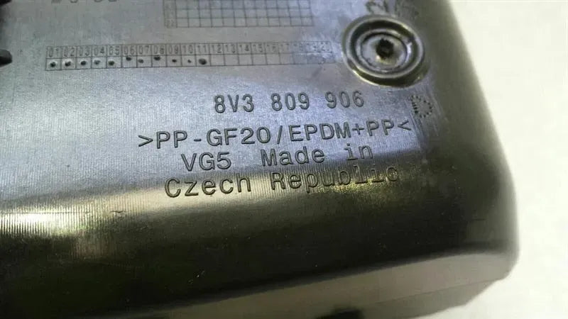 Audi S3 8V fuel filler cap 8V3809906 fuel cap tank flap