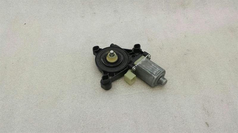 Audi A3 8V FRH door window motor 5Q0959801B window regulator motor front right