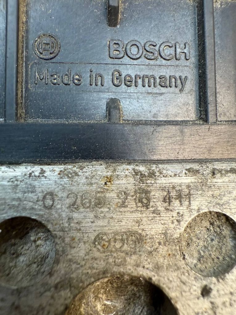 8E0611111 0265216411 0273004132 ABS hydraulic unit / pump VW PASSAT B5 (3B2) (1996-2000)