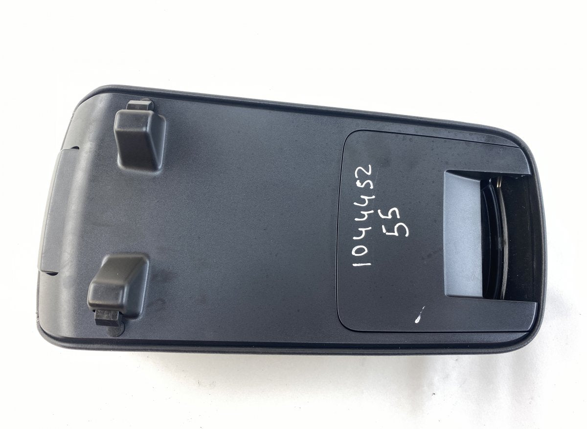 31469052 Armrest cover front VOLVO XC40 (536) (10.17-)