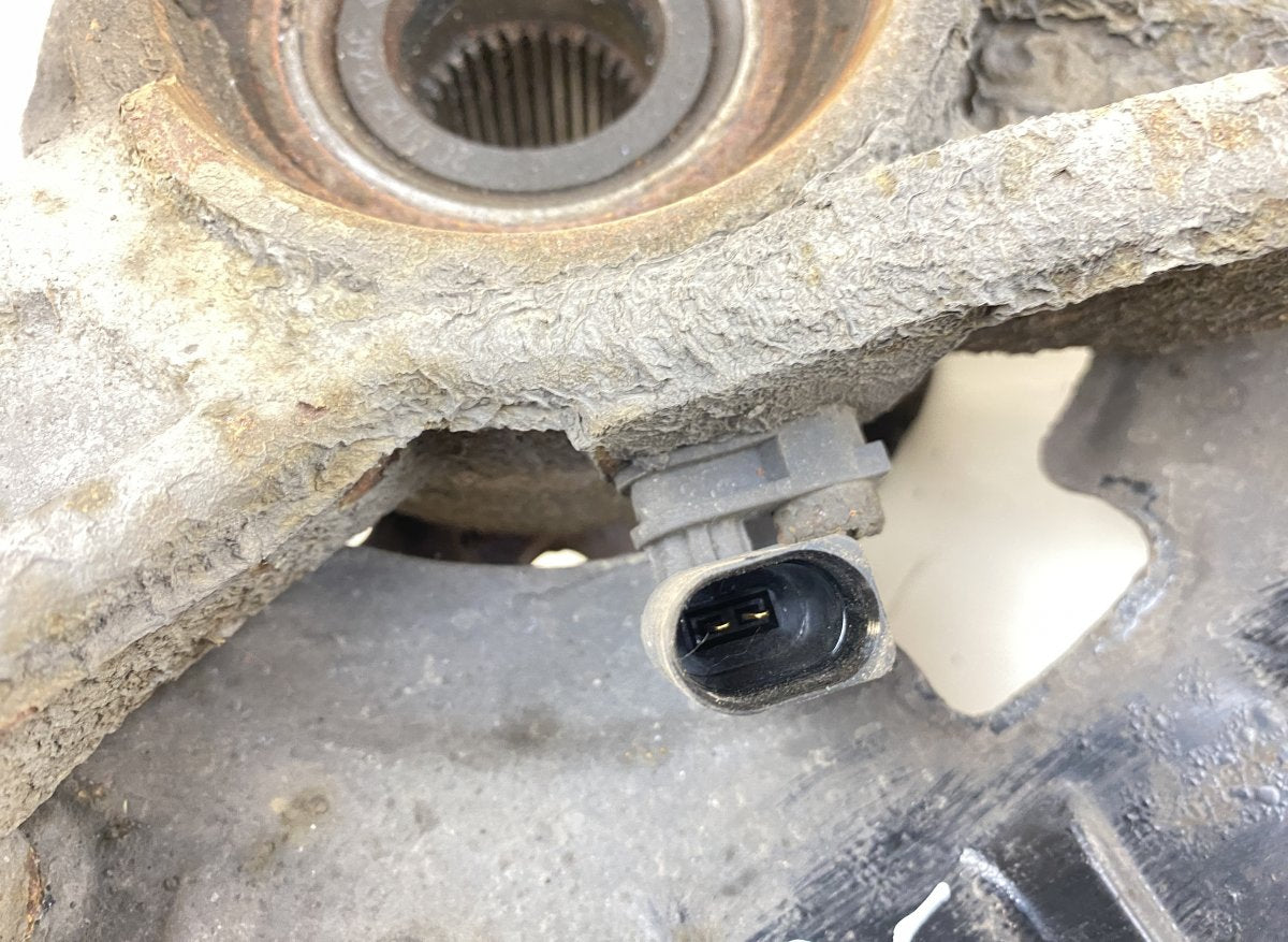 7L8407258B Wheel bearing housing front right AUDI Q7 (4L) (2006-2015)