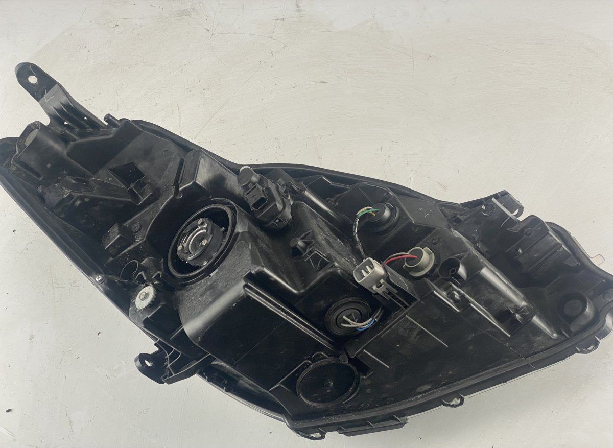 Headlight left TOYOTA YARIS III (XP150) (2013-)