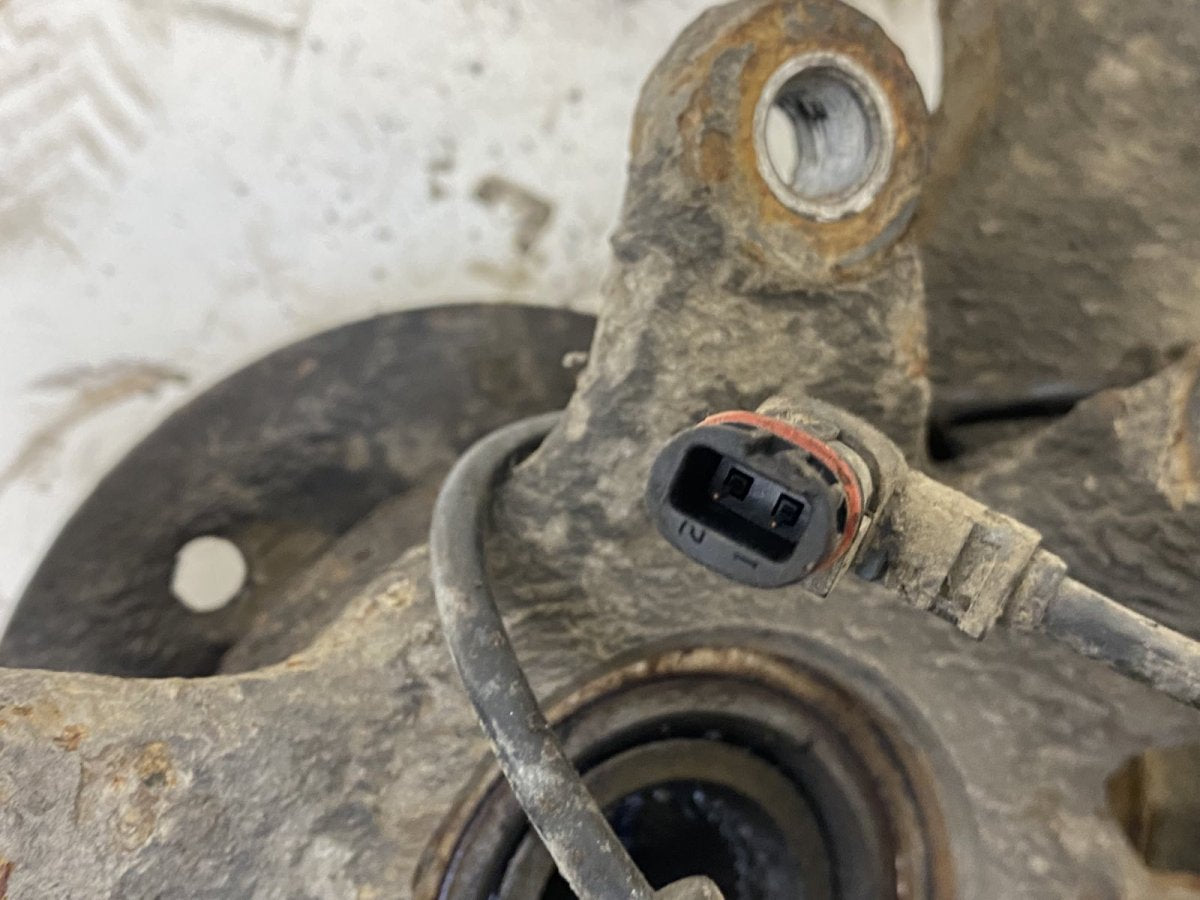 A2033300820 Wheel bearing housing front right MERCEDES-BENZ C-CLASS (W203, CL203) (2000-2011)