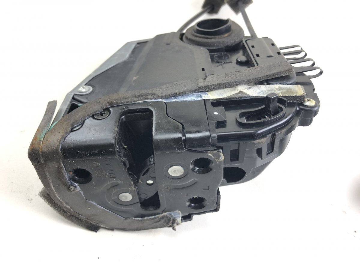 6904030A20 Set of door locks (latches) LEXUS GS III (2005-2011)