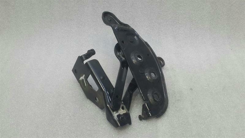 Bentley Continental GT W12 Bonnet Hinge RHS 3W0823302J Hood Hinge Right