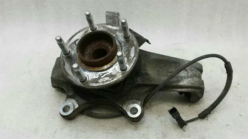 Chevrolet Corvette C6 Left Front Hub 88965637 Wheel Bearing Case Front Left