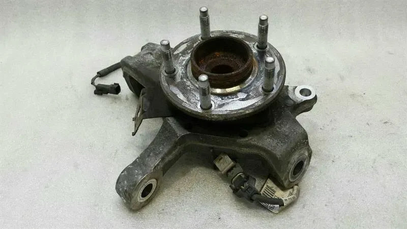 Chevrolet Corvette C6 Left Front Hub 88965637 Wheel Bearing Case Front Left