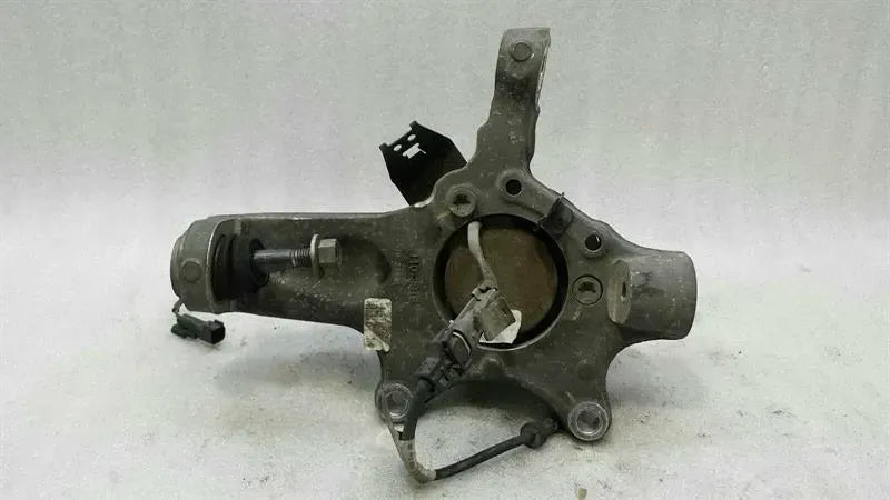 Chevrolet Corvette C6 Left Front Hub 88965637 Wheel Bearing Case Front Left