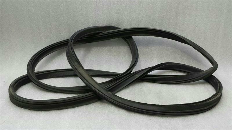 Chevrolet Corvette C6 Lift Gate Seal 20869139 Tailgate Seals