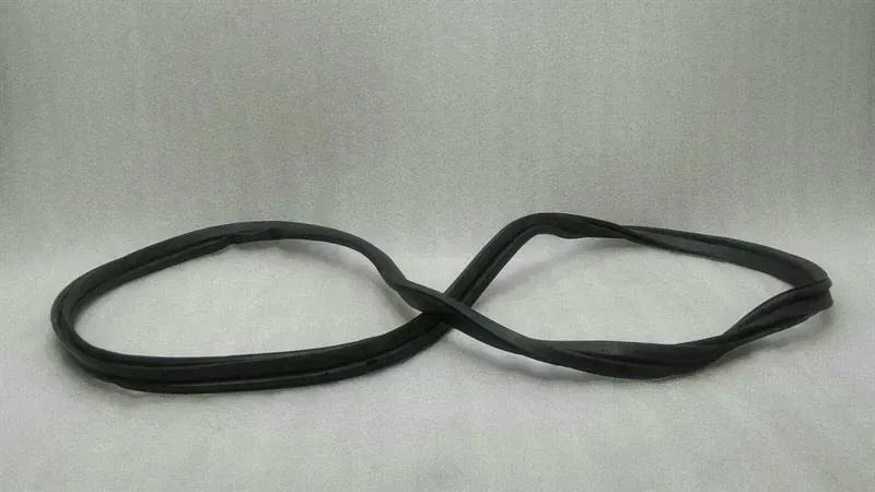 Aston Martin DB9 Volante boot lid seal 4G43-L43720-AE tailgate seals