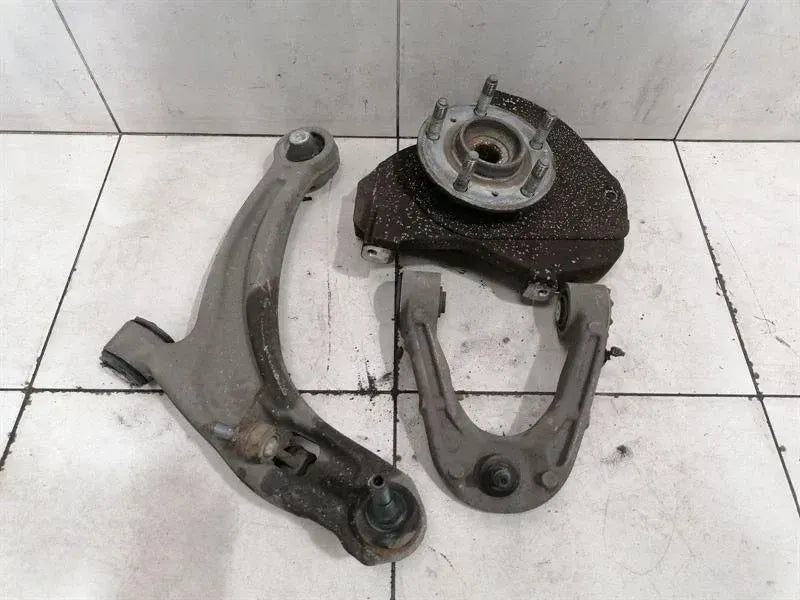 Aston Martin Rapide Right Front Hub AD43-3K186-AB Wheel Bearing Housing Front Right