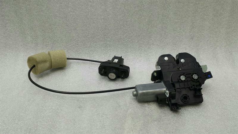 Mercedes S-Class W221 W216 Boot Lock A2217500085 Tailgate Lock.