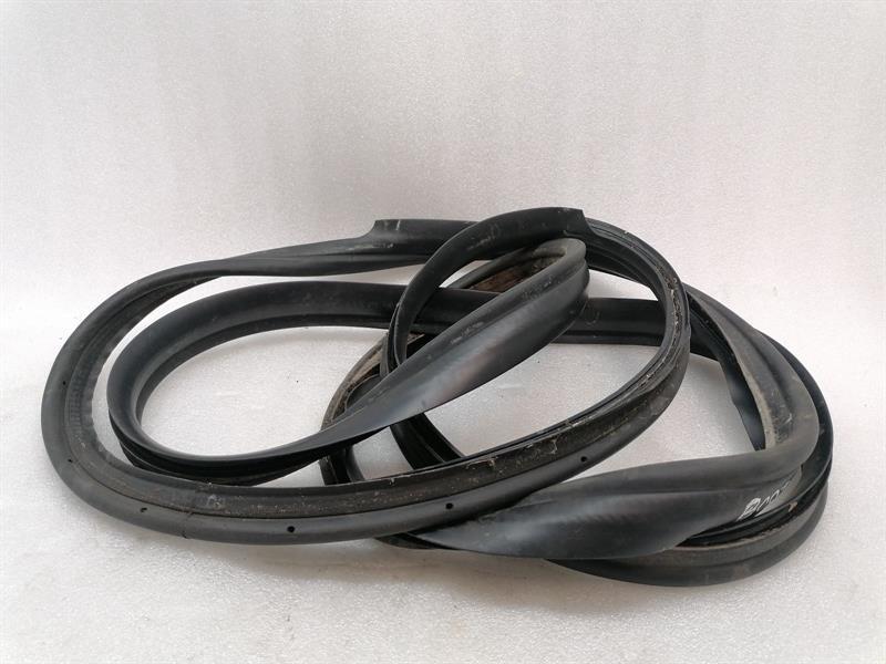 Maybach 62 V240 Boat Seal A2407500398 Tailgate Seals