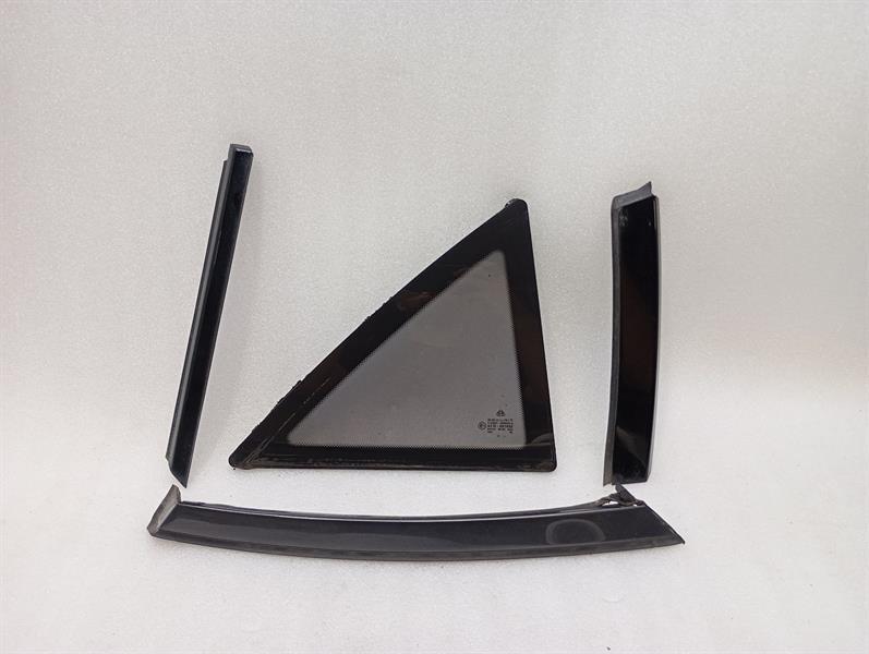 Maybach 62 V240 Right Rear Quarter Glass A2406700212 Door Glass 1/4 Rear Right