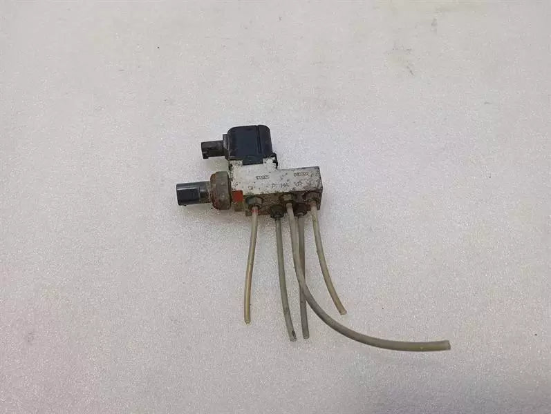 Maybach 62 V240 air suspension valve A2113200158 valve block