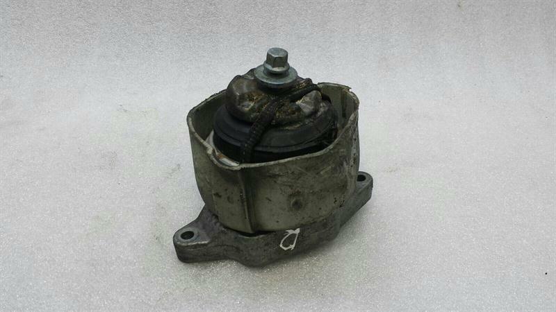 Mercedes S-Class W221 Right Engine Mount A2202400917 Engine Mount Right