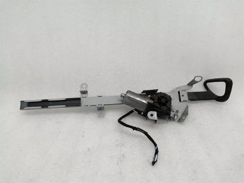 Mercedes CLK W209 right seat belt feeder A2098600282 front right belt sender