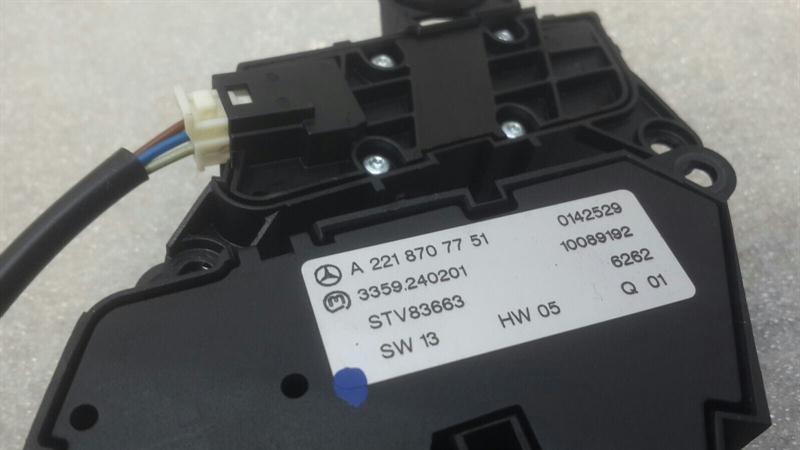 Mercedes S-Class W221 Front Right Seat Switch A2218707751 Seat Right Switch