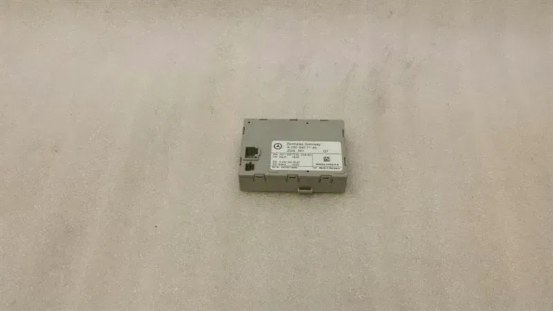 Mercedes SL R230 Central Gateway Module A2305407145 Central Control Unit ZGW