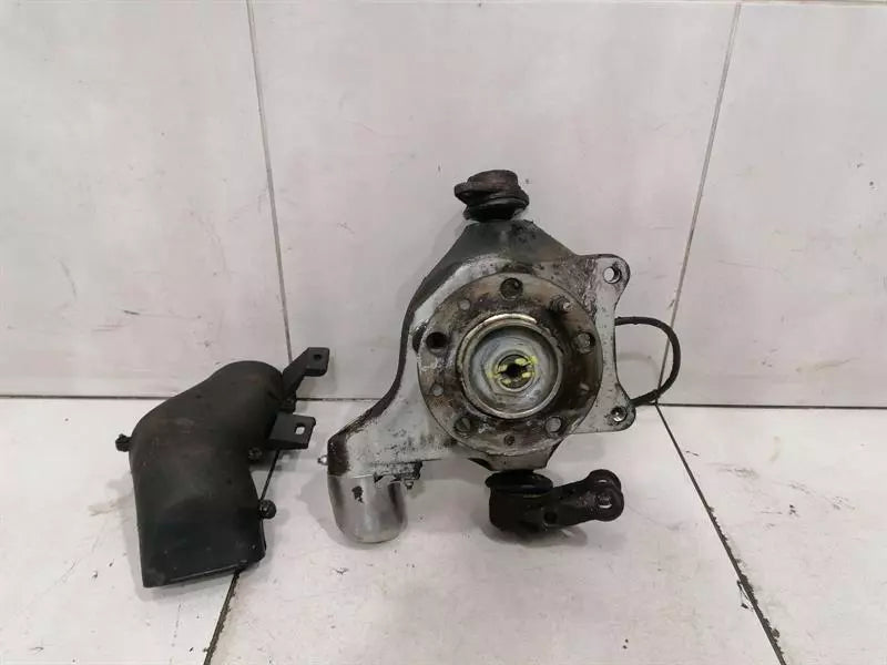Ferrari 550 Maranello F133 Left Front Hub 176185 Wheel Bearing Housing Front Left
