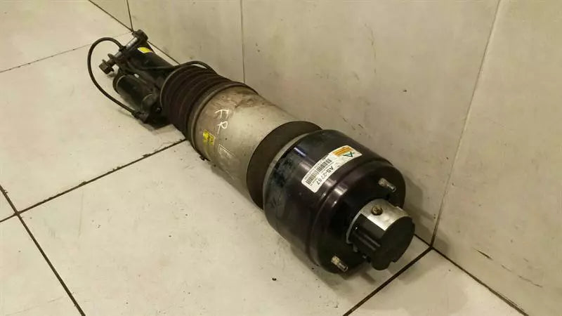 Mercedes CLS W219 Shock Absorber Front Right A2113208413 Shock Absorber Front Re