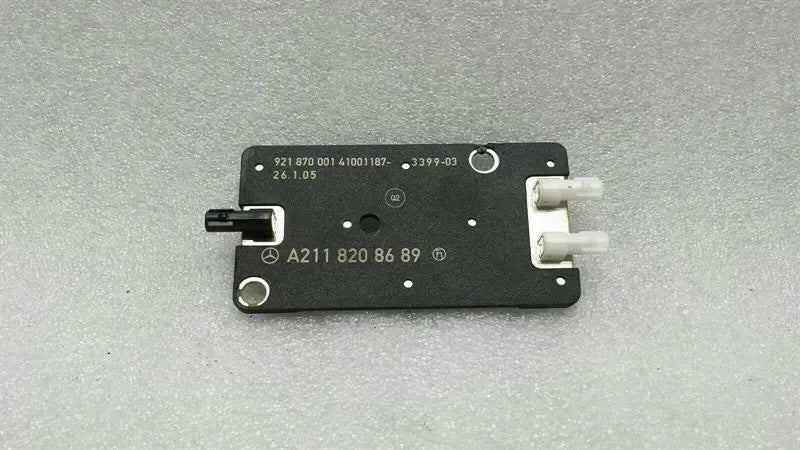 Mercedes CLS W219 Aerial / Antenna A2118208689 Antenna Amplifier