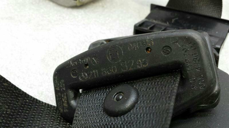 Mercedes CLS W219 front seat belt pair A2118608285 seat belt belt front
