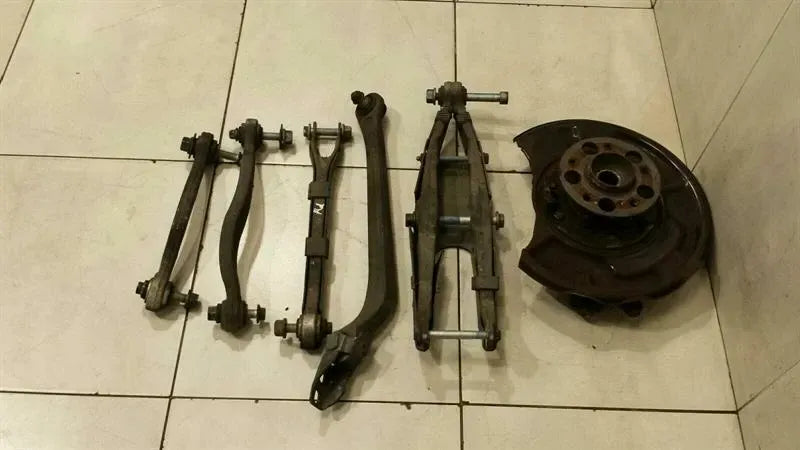 Mercedes W219 CLS55 AMG Left Rear Hub A2113504508 Wheel Bearing Housing Rear Left