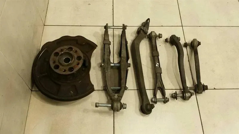 Mercedes W219 CLS55 AMG Left Rear Hub A2113504508 Wheel Bearing Housing Rear Left