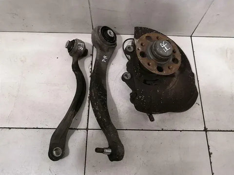 Mercedes E Class W212 E63 AMG FRH Radlagergehäuse A2123300220 vorne rechts