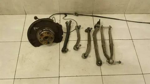 Mercedes CLS W219 Left Rear Hub A2113504508 Wheel Bearing Housing Rear Left