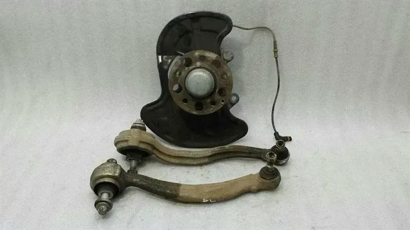 Mercedes SLK R172 Left Front Hub A2043320101 Wheel Bearing Housing Front Left
