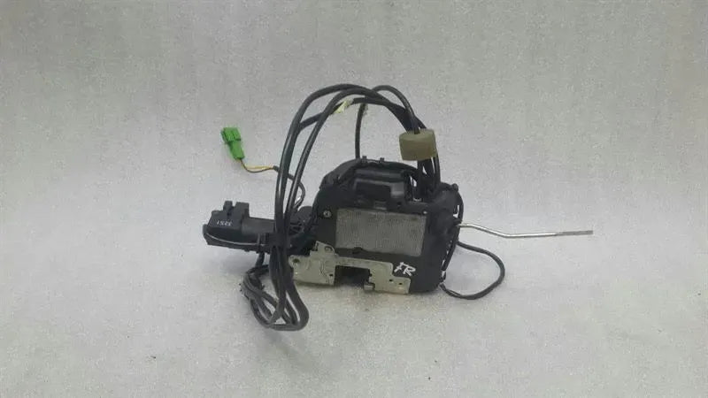 Mercedes E W211 front right door lock A2117201435 door lock right keyless