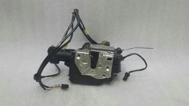 Mercedes E W211 front right door lock A2117201435 door lock right keyless